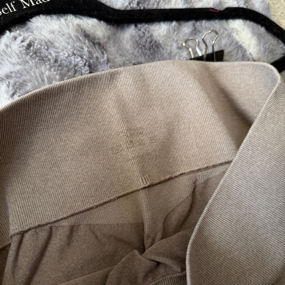 NVGTN Contour Seamless Shorts - Taupe - Picture 5 of 5